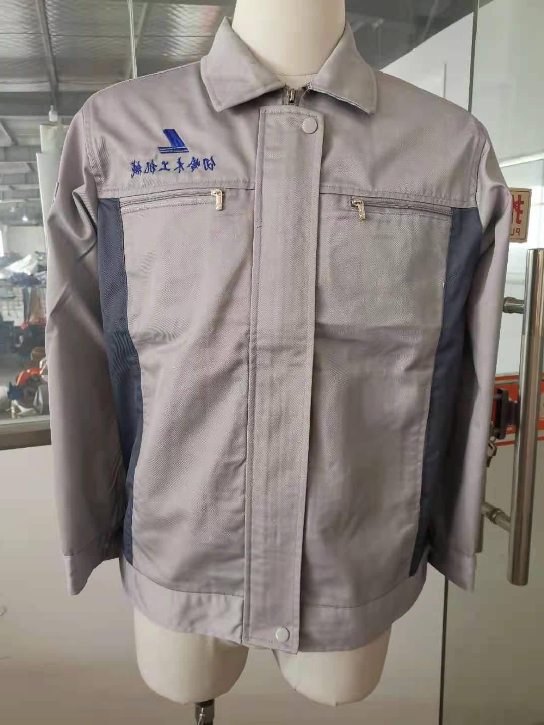 仞岭机器任务服大货样衣(图1)