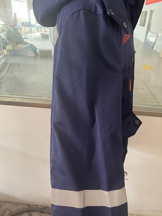 港龙石化羽绒服(图4)