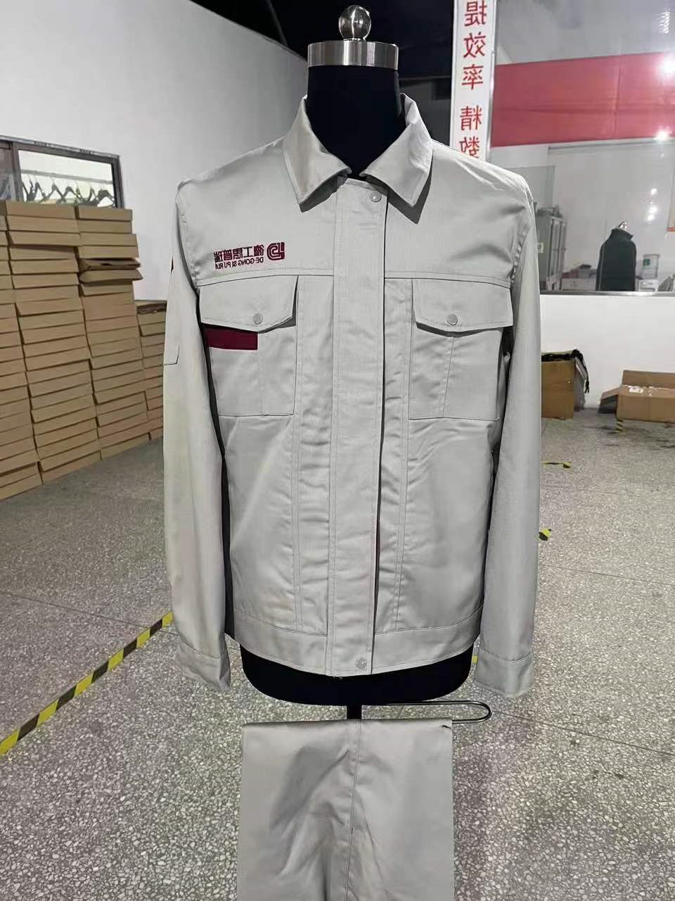 成都思普瑞机器人工作服(图1)