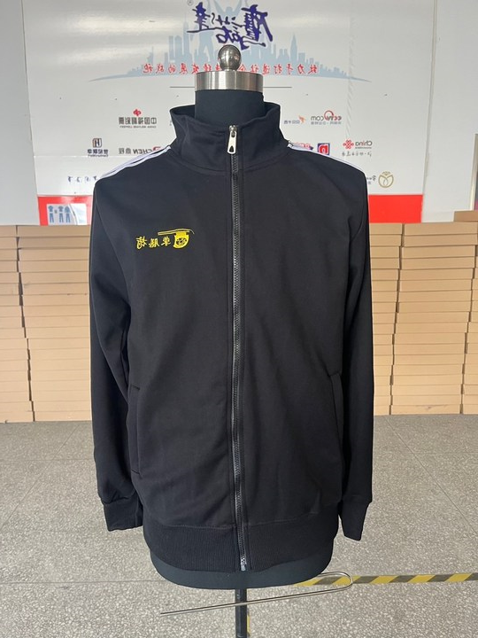 荣膳荷工作服(图1)